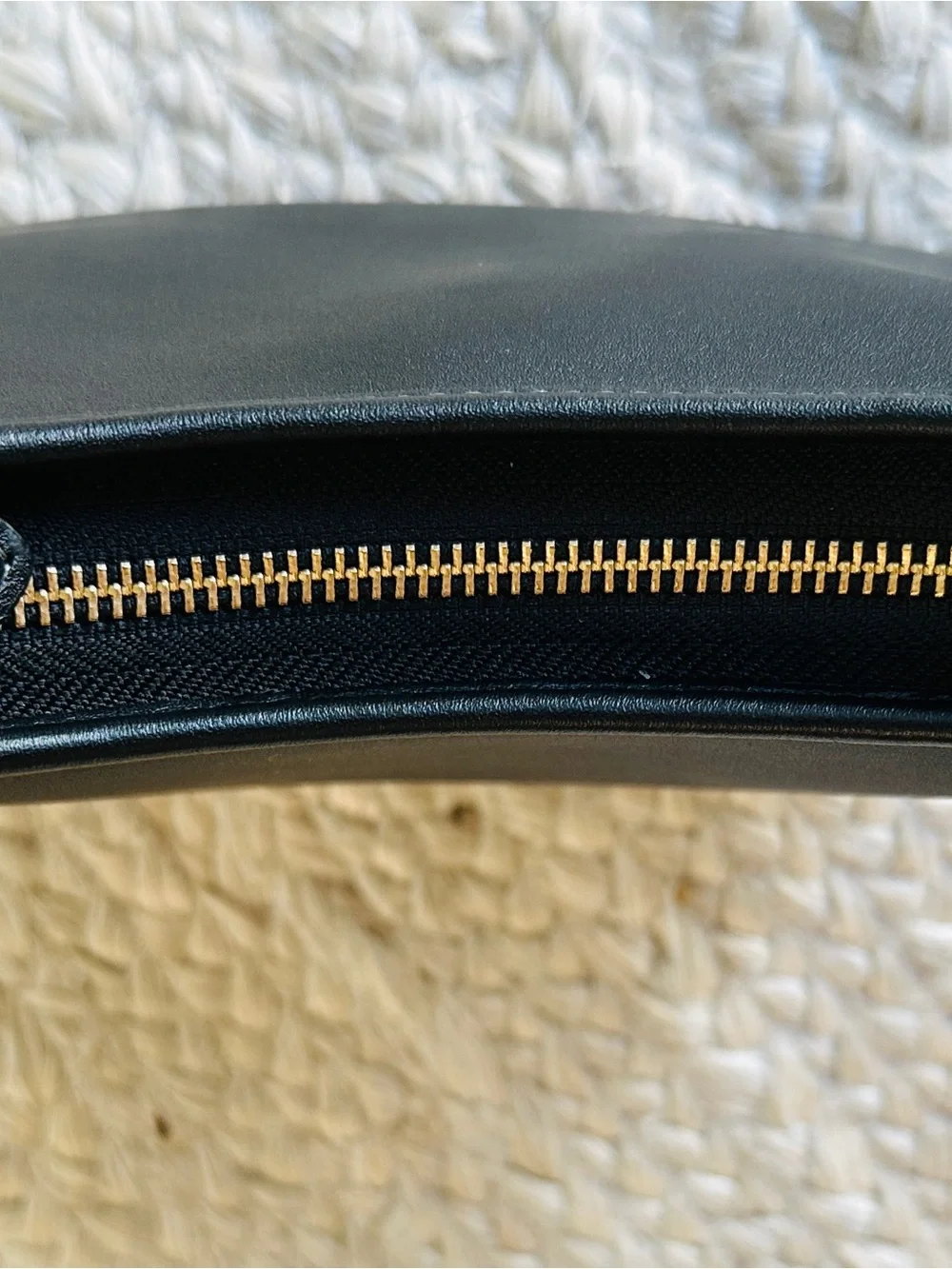 COACH The COACH Originals Glovetanned Leather Curve Zip Bag